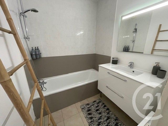 Appartement F4 à vendre - 4 pièces - 81.6 m2 - LA SEYNE SUR MER - 83 - PROVENCE-ALPES-COTE-D-AZUR - Century 21 Cap Sicié Immobilier