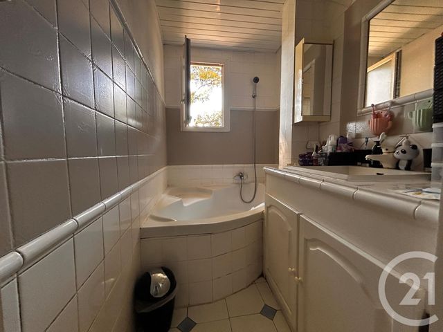 Appartement F4 à vendre - 4 pièces - 70.0 m2 - LA SEYNE SUR MER - 83 - PROVENCE-ALPES-COTE-D-AZUR - Century 21 Cap Sicié Immobilier