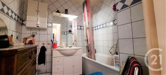 Appartement F4 à vendre - 4 pièces - 75.72 m2 - OLLIOULES - 83 - PROVENCE-ALPES-COTE-D-AZUR - Century 21 Cap Sicié Immobilier Appartement F4 à vendre - 4 pièces - 75.72 m2 - OLLIOULES - 83 - PROVENCE-ALPES-COTE-D-AZUR - Century 21 Cap Sicié Immobilier
