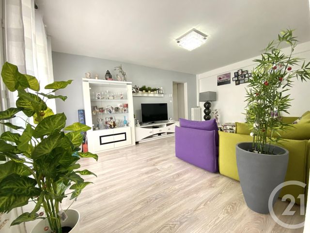 Appartement T4 à vendre - 4 pièces - 77.42 m2 - LA SEYNE SUR MER - 83 - PROVENCE-ALPES-COTE-D-AZUR - Century 21 Cap Sicié Immobilier Appartement T4 à vendre - 4 pièces - 77.42 m2 - LA SEYNE SUR MER - 83 - PROVENCE-ALPES-COTE-D-AZUR - Century 21 Cap Sicié Immobilier