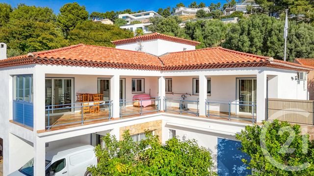 maison à vendre - 8 pièces - 211.52 m2 - OLLIOULES - 83 - PROVENCE-ALPES-COTE-D-AZUR - Century 21 Cap Sicié Immobilier