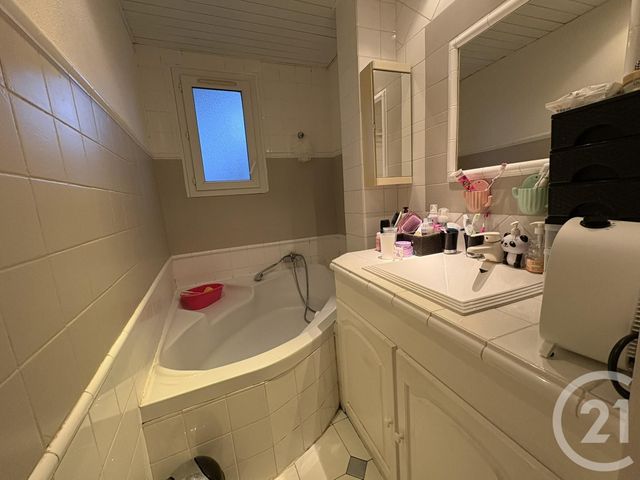 Appartement F4 à vendre - 4 pièces - 70.0 m2 - LA SEYNE SUR MER - 83 - PROVENCE-ALPES-COTE-D-AZUR - Century 21 Cap Sicié Immobilier