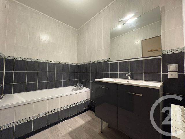 Appartement F3 à vendre - 3 pièces - 57.45 m2 - LA SEYNE SUR MER - 83 - PROVENCE-ALPES-COTE-D-AZUR - Century 21 Cap Sicié Immobilier