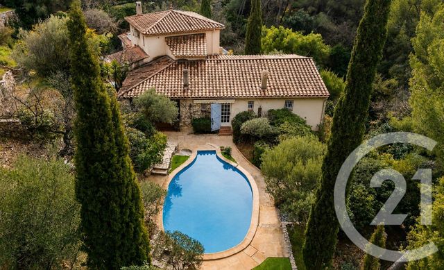 maison à vendre - 8 pièces - 239.0 m2 - OLLIOULES - 83 - PROVENCE-ALPES-COTE-D-AZUR - Century 21 Cap Sicié Immobilier