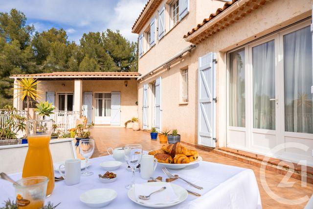 maison à vendre - 8 pièces - 239.0 m2 - OLLIOULES - 83 - PROVENCE-ALPES-COTE-D-AZUR - Century 21 Cap Sicié Immobilier